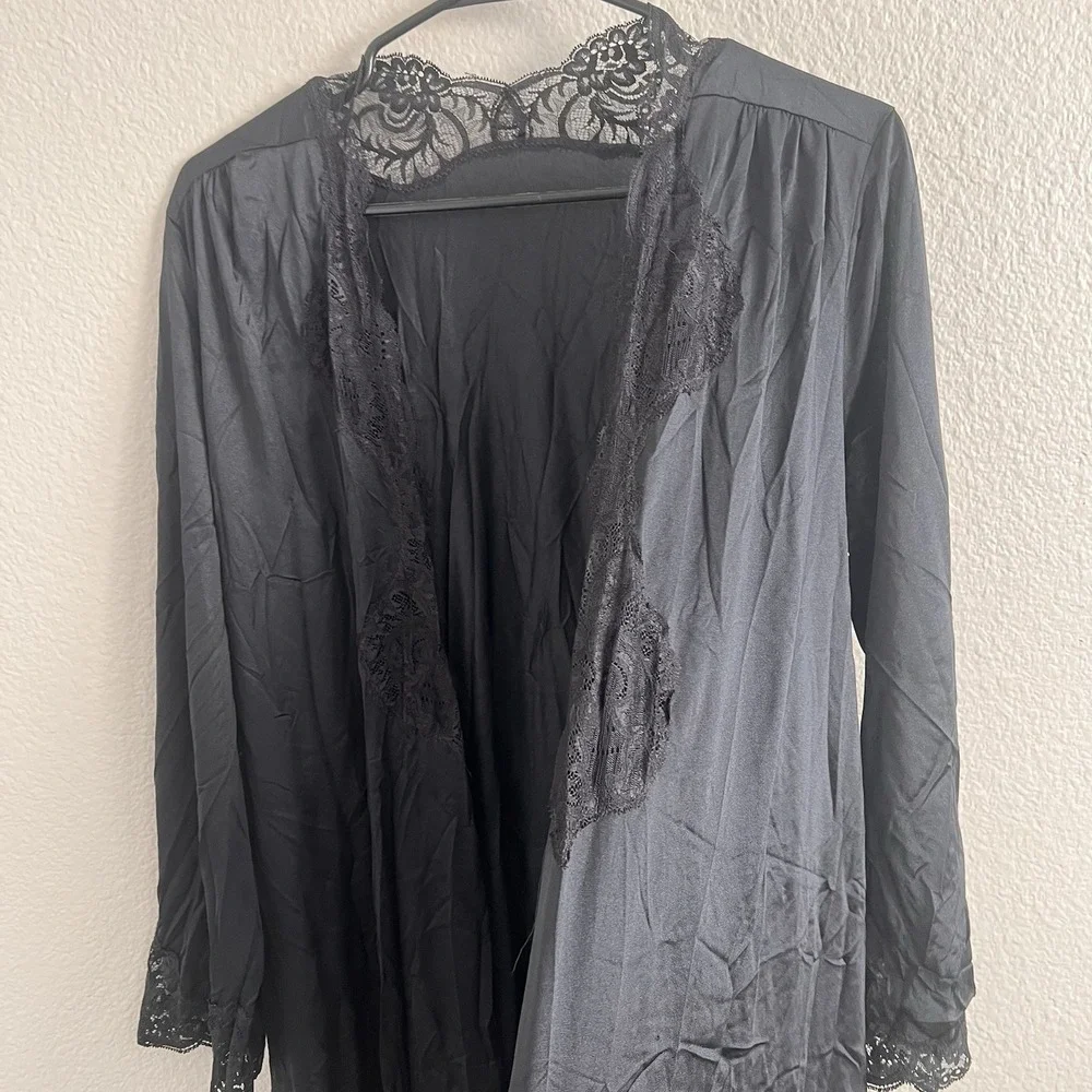 Vintage Olga Large Black Nylon Robe Peignoir Lace Trim Long -No Belt Style 94250